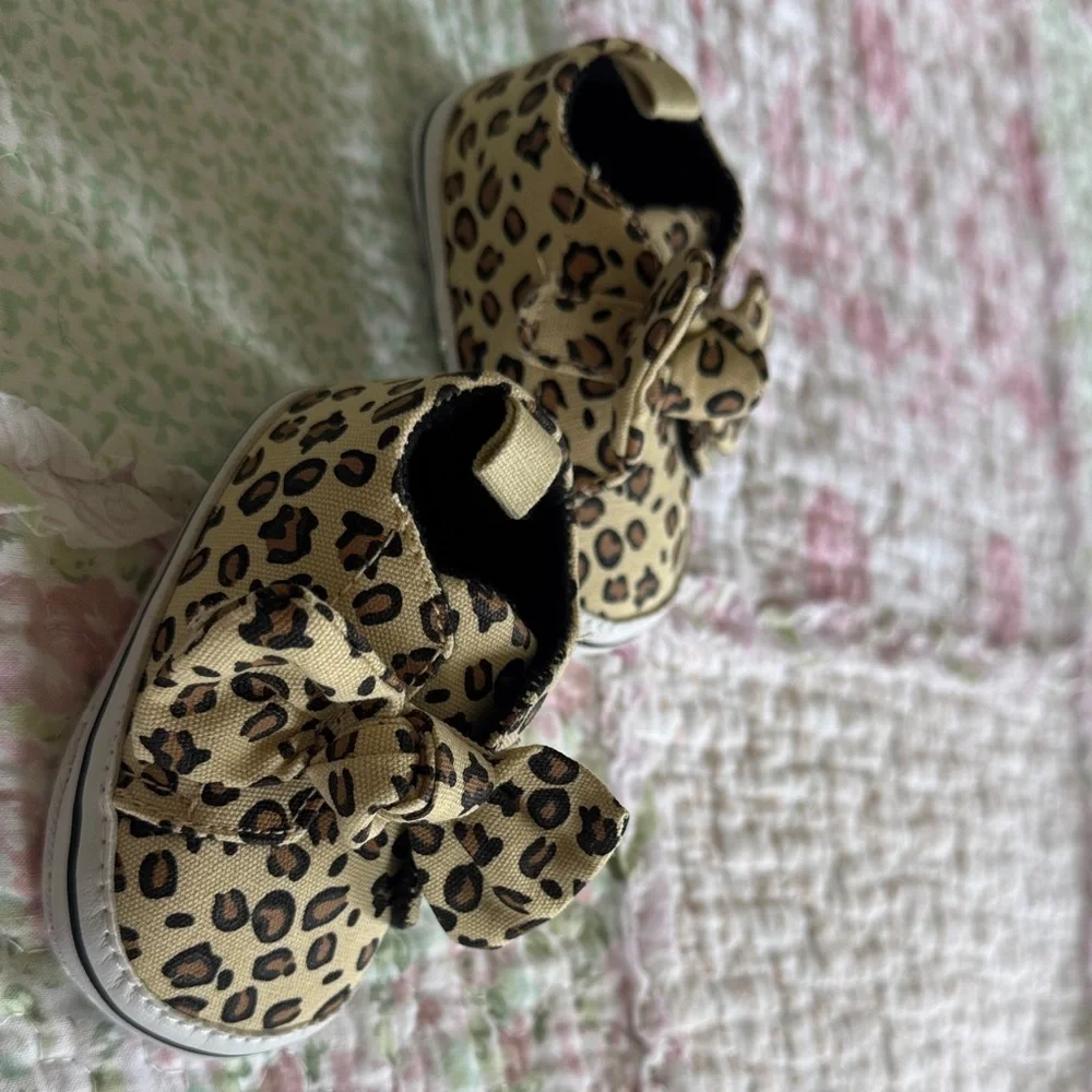 NWOT Leopard Print Baby Shoes with Bow 0-3 months